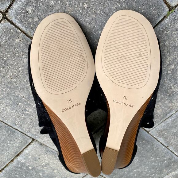 Cole Haan Women's Edie Wedge Bootie Black Suede W16306 size 7B - Picture 11 of 11